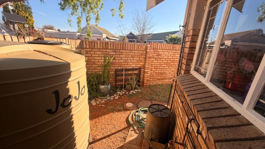 3 Bedroom Property for Sale in Roylglen Gardens Northern Cape